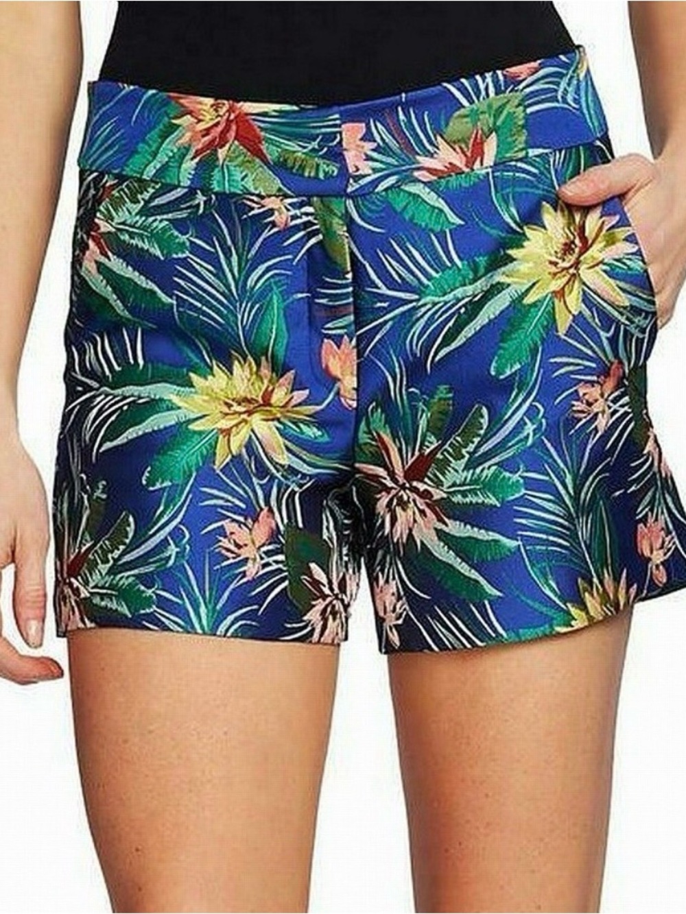 New-Never Worn-CeCe-Havana Fiesta Tropical Jacquard shorts Size 8 but fit size 6